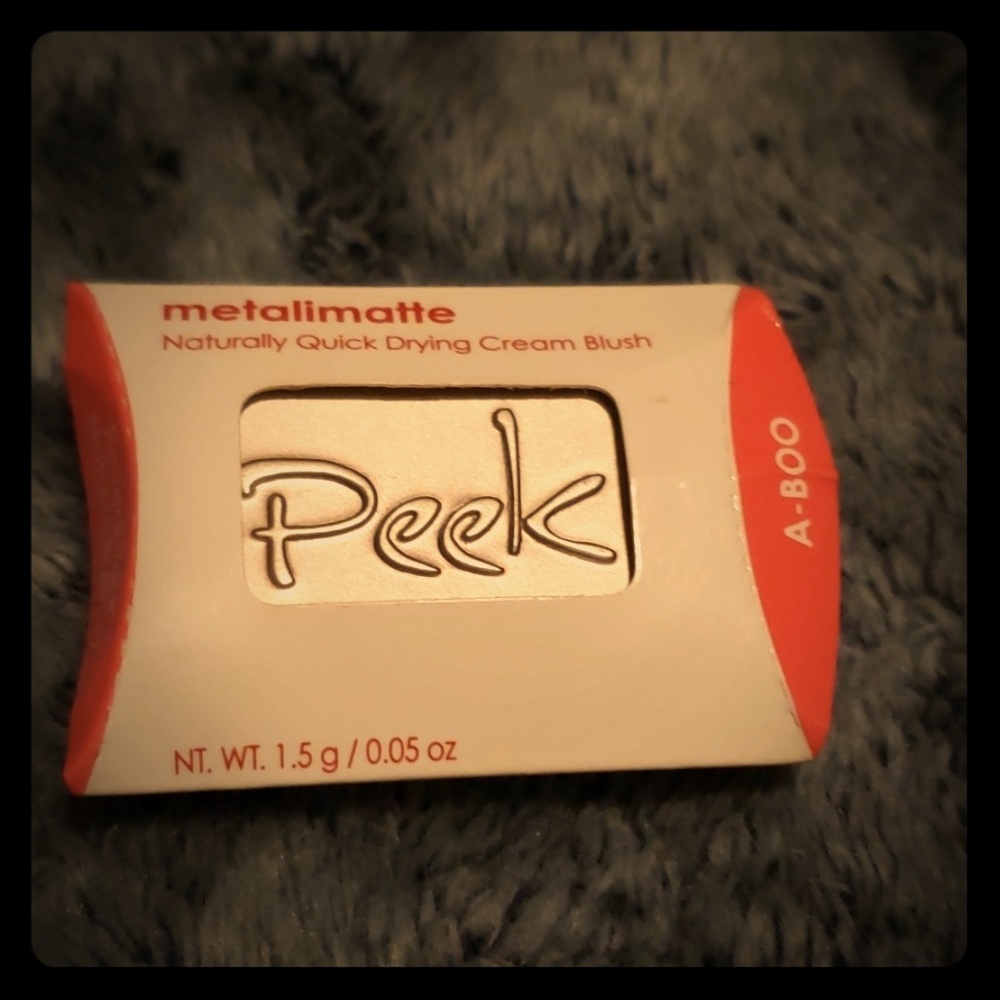 Peek cream blush